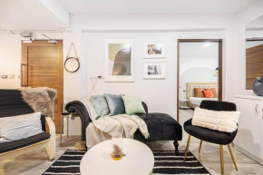 Roombix City House - Cozy House Near Chatuchak For 12-RB2